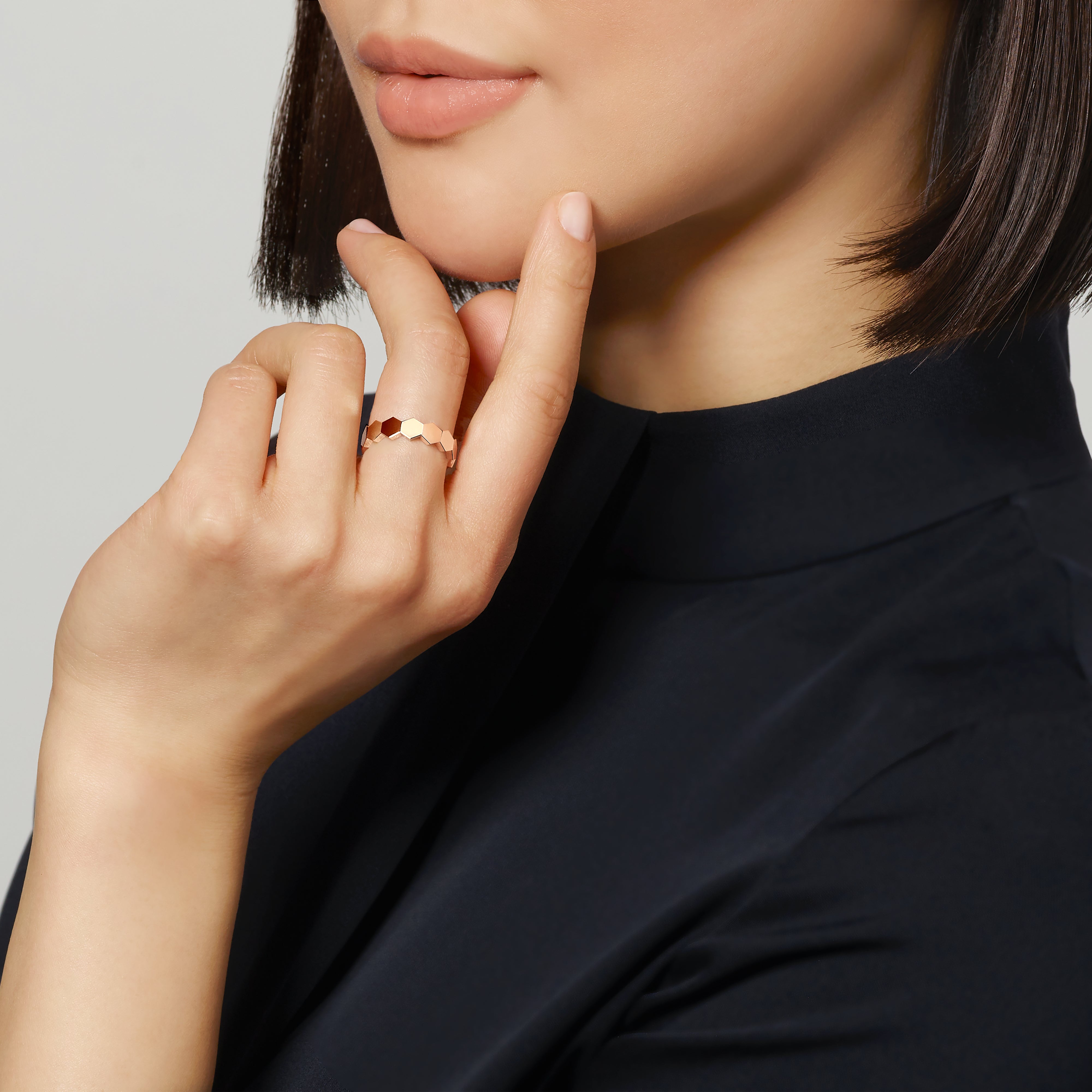 083359-BEE-RING-FEMALE-WORN-