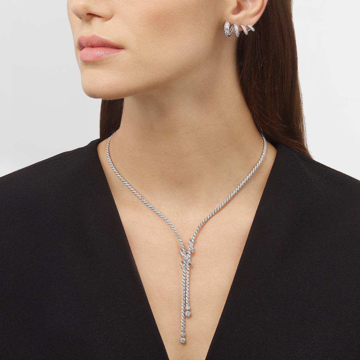 CHAUMET - TORSADE DE CHAUMET - COLLIER - Collier en or blanc, diamants - 084349