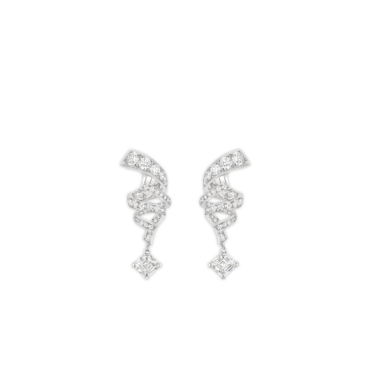 CHAUMET - TORSADE DE CHAUMET - BOUCLES D'OREILLES - Boucles d'oreilles en or blanc, diamants - 084412