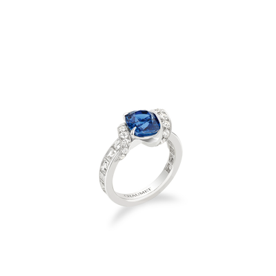 CHAUMET - TORSADE DE CHAUMET - BAGUE - Bague en or blanc, saphir et diamants - 085160