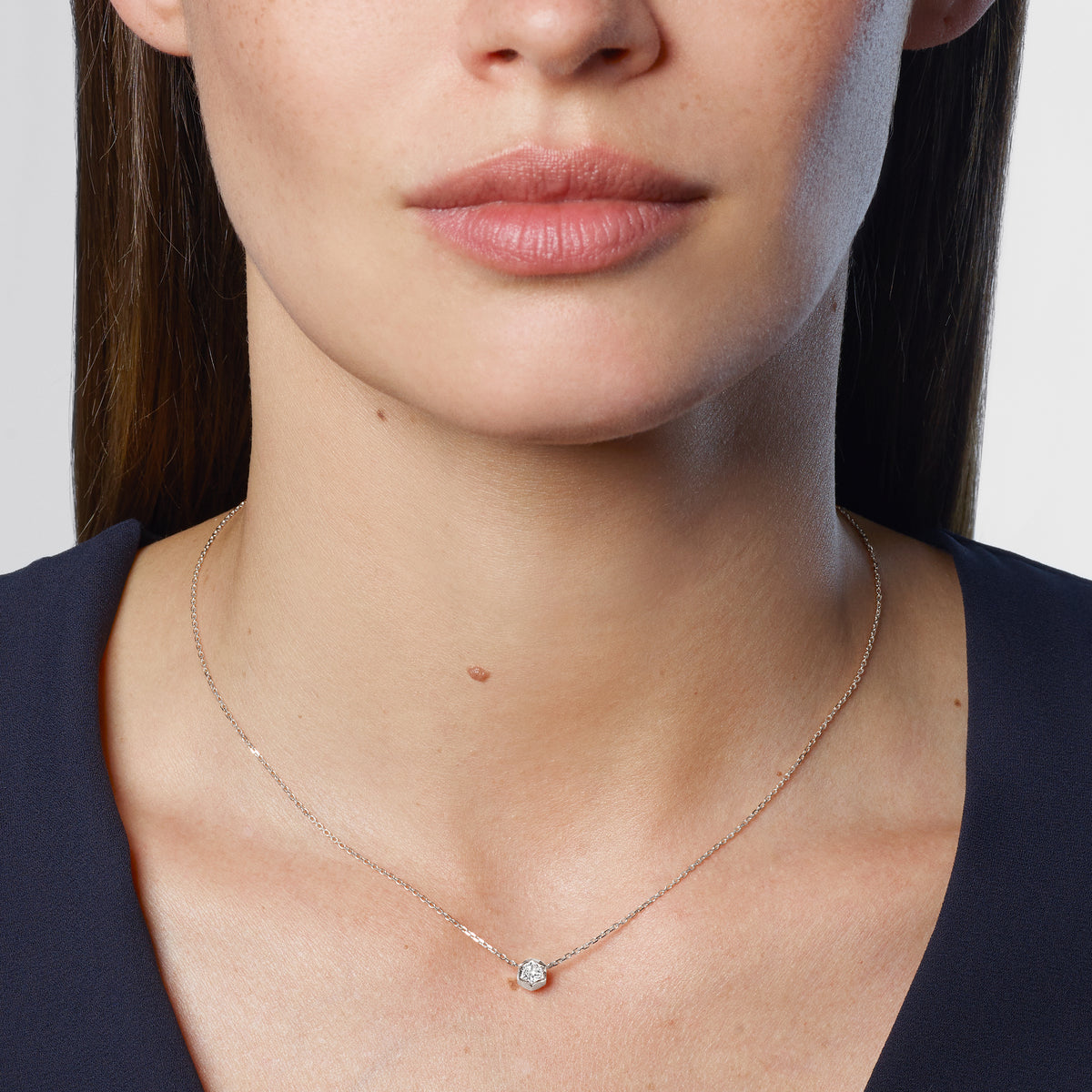 CHAUMET - Bee de Chaumet蜂格 - 项链 - 白金吊坠，0.30克拉钻石 - 085242