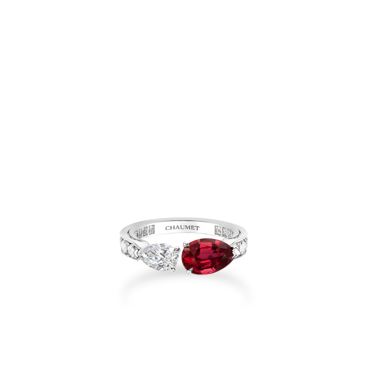 CHAUMET - JOSÉPHINE - BAGUE - Bague en or blanc, rubis et diamants - 085365
