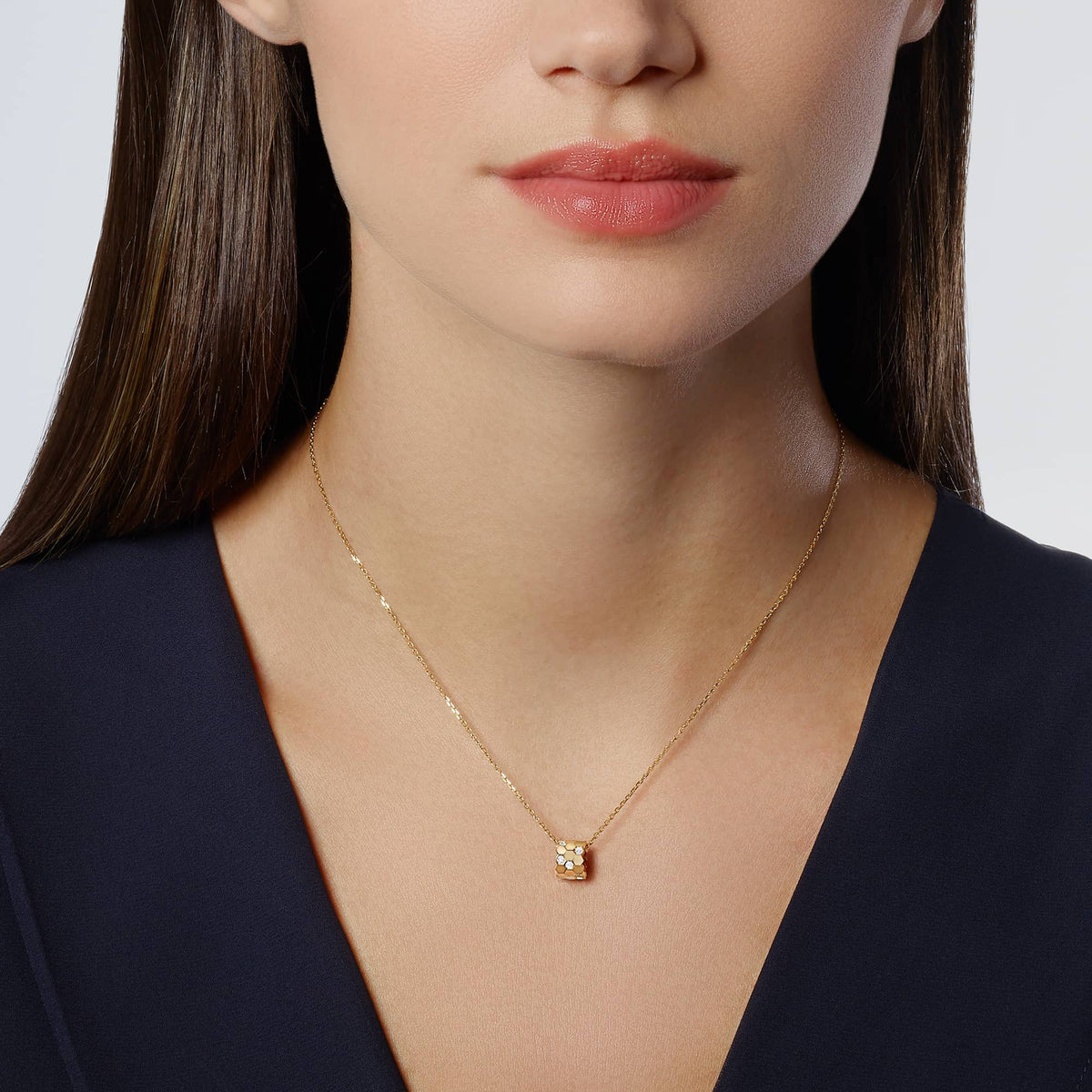 CHAUMET - BEE DE CHAUMET - PENDANT - Yellow gold pendant, small model, diamonds - 085439
