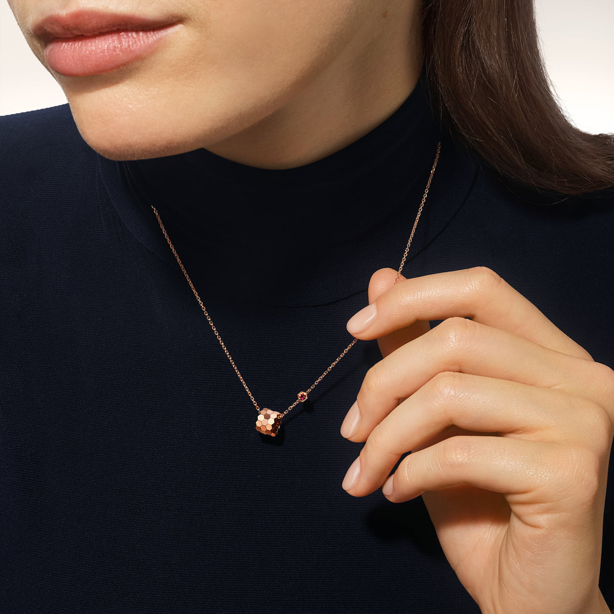 CHAUMET - BEE DE CHAUMET - PENDANT - Rose gold pendant, small model, ruby - 086056