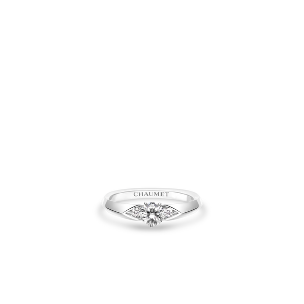 CHAUMET - JOSÉPHINE - BAGUE - Solitaire en platine, diamant 0.30 carat, diamants