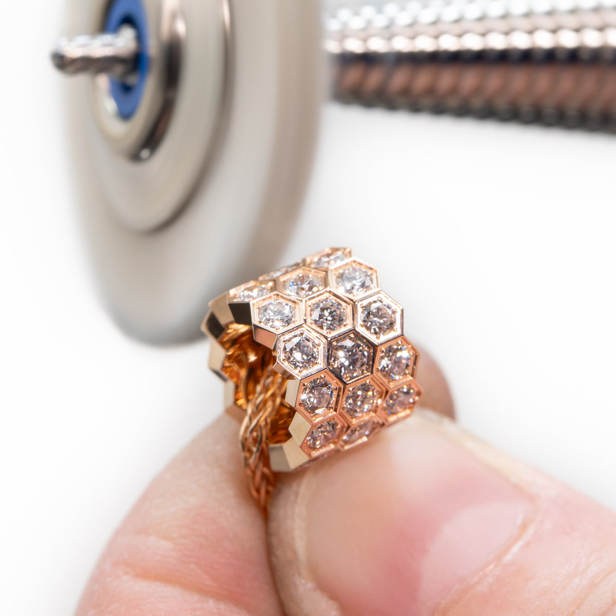 CHAUMET - BEE DE CHAUMET - PENDANT - Rose gold pendant, medium model, diamonds - 085462