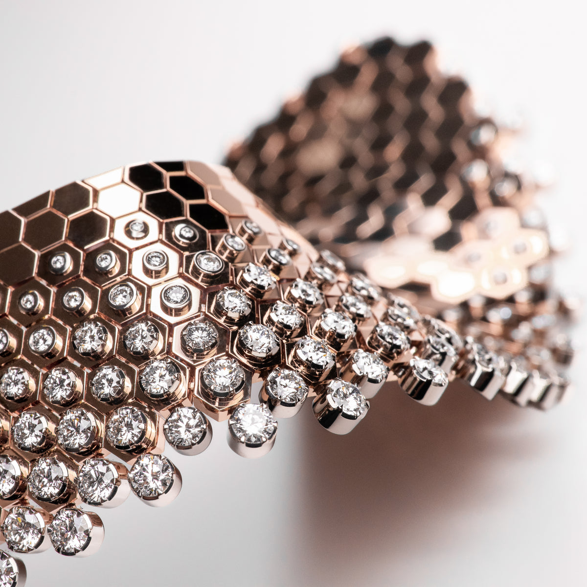 CHAUMET - BEE DE CHAUMET - NECKLACE - Rose and white gold Plastron necklace, diamonds - 085518