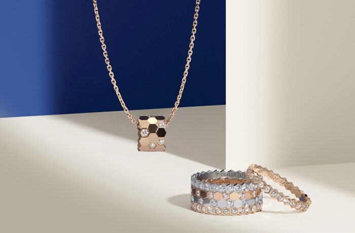 Bagues de la collection Bee My Love de Chaumet et son collier
