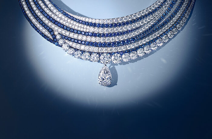 Necklace Chaumet en scène with diamonds and blue saphires