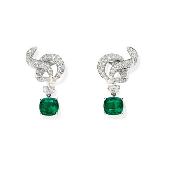 Le Jardin de Chaumet High Jewellery mistletoe earrings