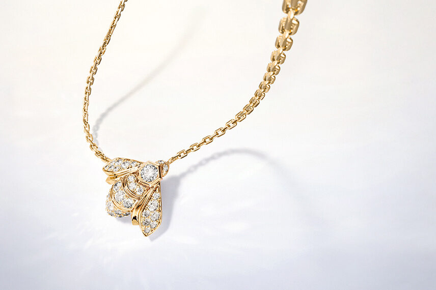 pendant necklace diamonds bee