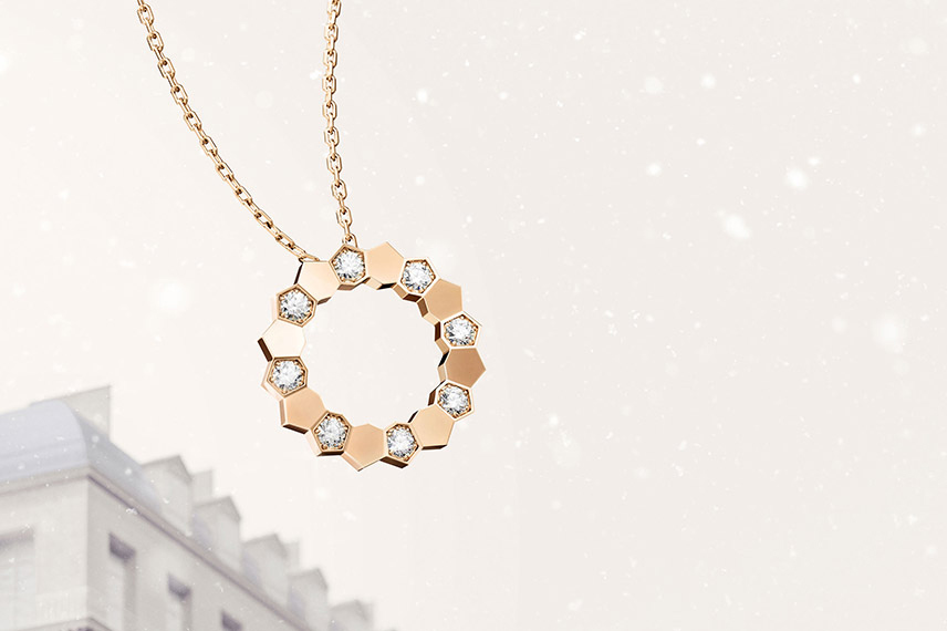 Bee de Chaumet pendant in rose gold with pavé, brilliant-cut diamonds.