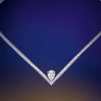 Necklace pear shapped diamond