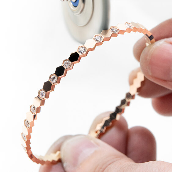 maison chaumet parisian jeweler savoir-faire craftmanship jewellery ring diamond gold bee de chaumet