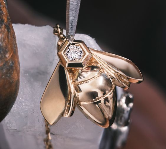 new Bee de Chaumet pendant made with 100% traceable gold