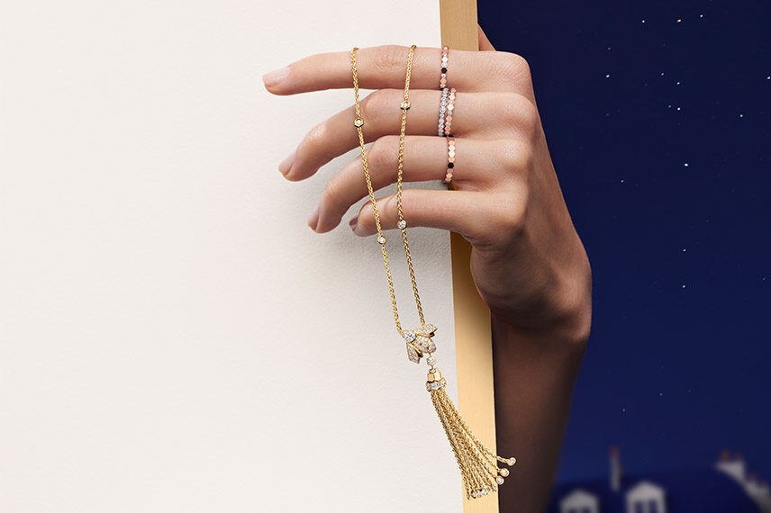 Bee de chaumet collection : rings in white and rose gold, and pendant with diamonds. 